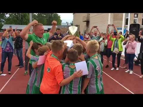 FK Tukums 2000 U - 11 virs galvas paceļ Latvijas kausu.