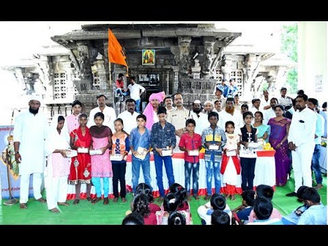 पानगावत गुणवंतांचा सत्कार, विद्यार्थ्यांना वह्यांचं वाटप 