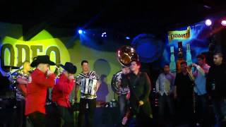 Regulo Caro Y Grupo Dueto Alto Rango Pongan A Curtir Los Cueros 6/11