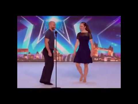 Melhor dança de sombra...espetacular!!👏👏👏