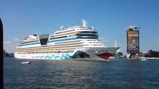 preview picture of video 'Amsterdam op het Ij, Cruise schip Aida Stella'