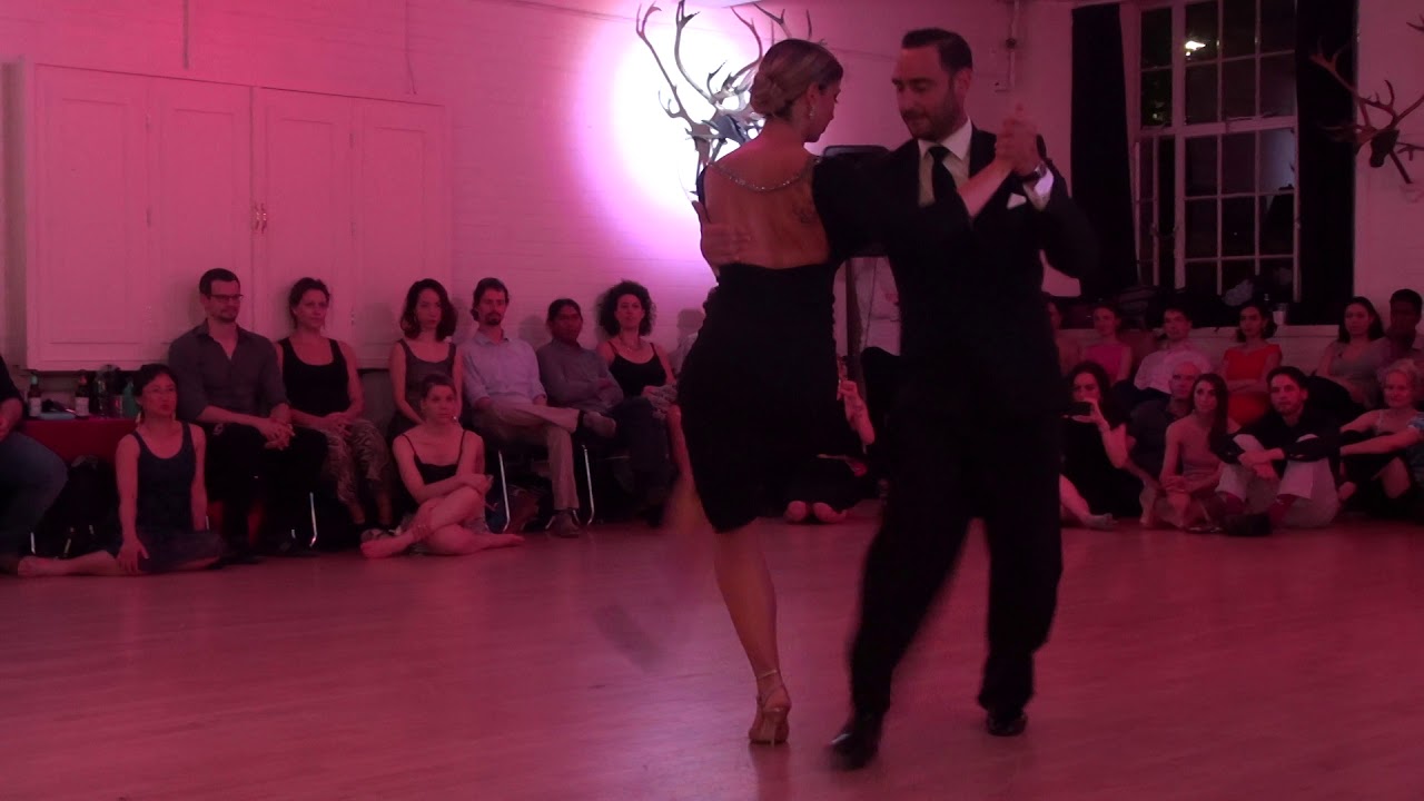Video thumbnail for Fausto Carpino & Stephanie Fesneau @ Milonga Etnia - London 2/4