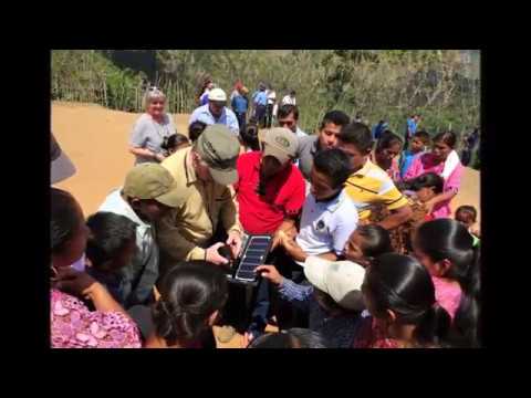 Video uitreiking van de zonnepanelen in Se’Balam