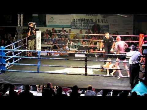 Pavel Lamacký vs  Lukáš Jendák 1 kolo - YoungBlood Hodonín 21.6.2014