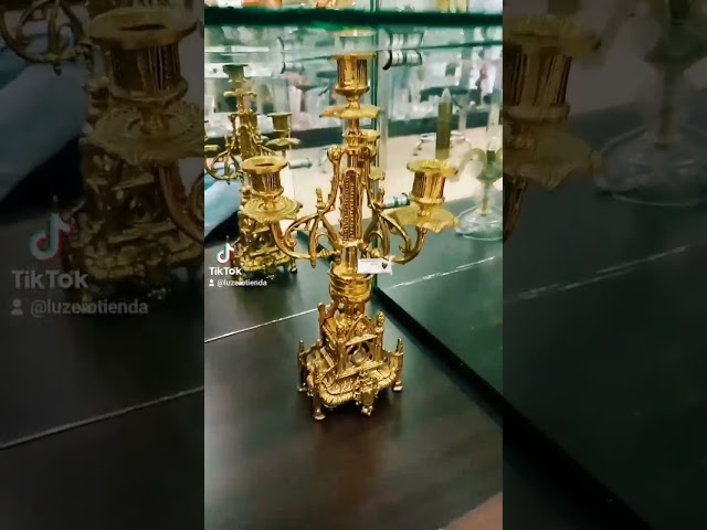 Vídeo relacionado con Candelabro de 3 Brazos de Aluminio en Negro 18x17x21 cm