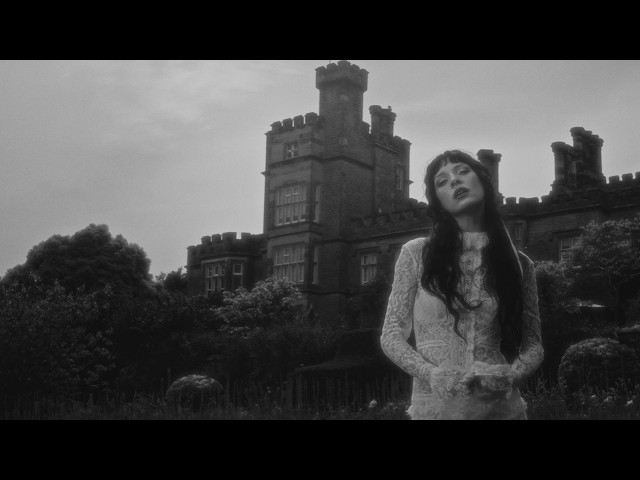  at least you got To Love Somebody - Holly Humberstone