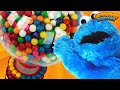 Learn Colors With Cookie Monster And Gumballs