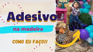 Como colocar adesivo na madeira