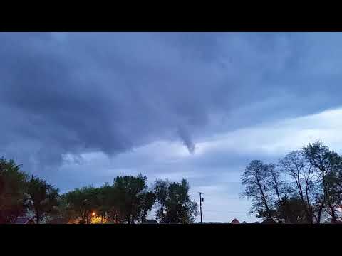 Brief Weak Funnel Forms Under Rotating Thunderstorm