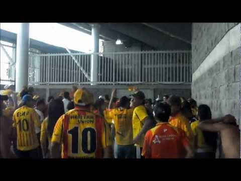 "LOBO SUR PEREIRA Deportivo Pereira 3 vs 1 Uniautonoma 28 octubre 2012" Barra: Lobo Sur &bull; Club: Pereira