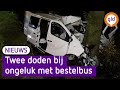 Busje botst tegen boom