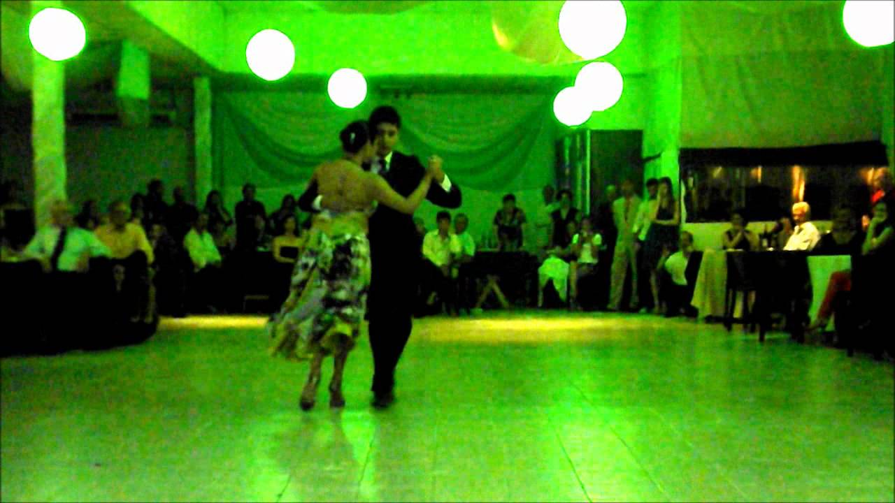 SEBASTIAN JIMENEZ y MARIA INES BOGADO en Milonga Nostalgias 3 de 4