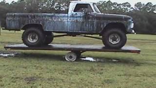 preview picture of video 'Truck on a See Saw 4x4 contest in Boggin Bunnell MuddFreak Fl.wmv'
