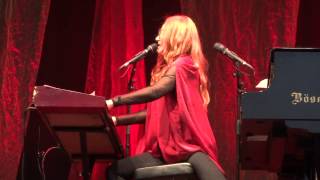 Tori Amos - Do It Again (Steely Dan cover) - Luhmühlen - 2015 FULL HD