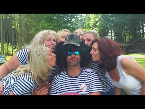 Bezmozci - zlatíčka (my tři v triku production)