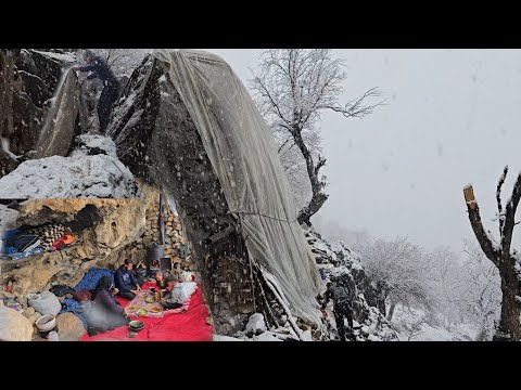 Cave Life in the Mountains 🏔️ | Surviving in Heavy Snow ❄️ and the Deadly Winter Cold 