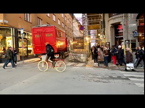 Stockholm Walks: Högbergsgatan. Friday evening streetlife of Södermalm.