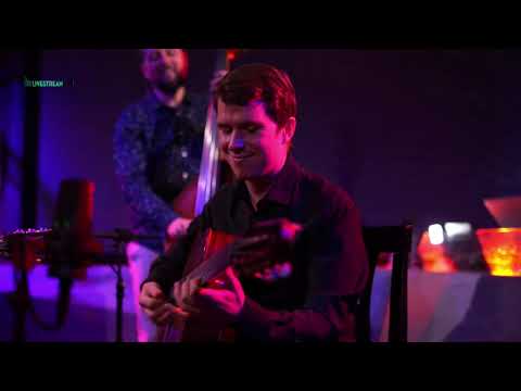 Harry Klein Kulturdonnerstag: Diknu Schneeberger Trio & VJ Proximal