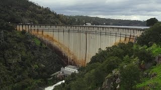 preview picture of video 'Barragem do Cabril - descargas de fundo'