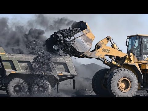 Unbelievable Power! How The Cat 992C Wheel Loader