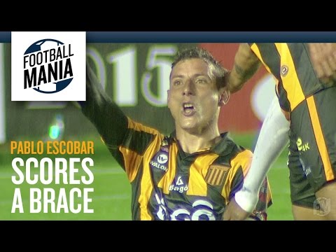 Libertadores top scorer Pablo Escobar scores a brace vs. Morelia