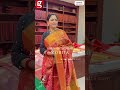 Kushboo எந்த Saree அழகா இருக்குன்னு சொல்லுங்�