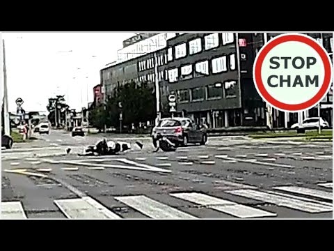 Motocyklista najechał na osobówkę we Wrocławiu #1186 Wasze Filmy
