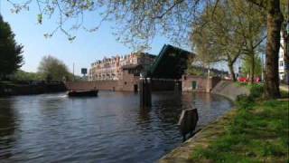 Passerende boot Singelgracht Amsterdam NL