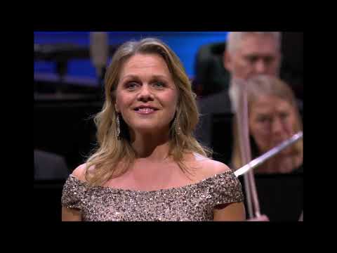 Miah Persson sings "En Drøm" - Live!