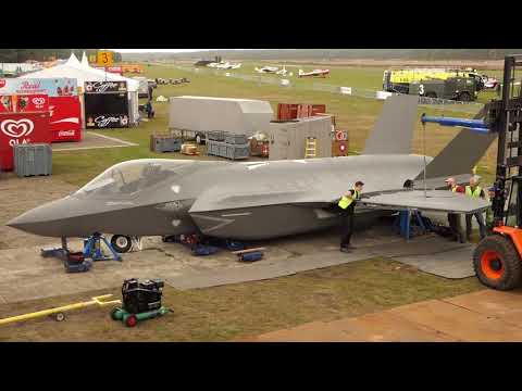 F 35 MOCK UP IN LESS THAN 2 MINUTES