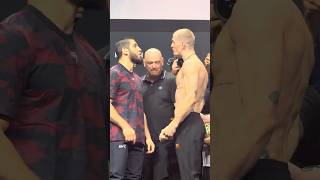 Download lagu Islam Makhachev and Ian Machado Garry exchange final words | UFC 330 ceremonial weigh-ins mp3