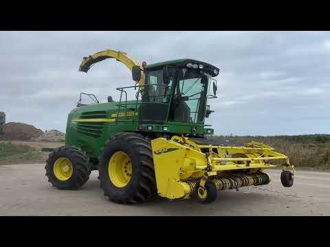 Video: John Deere 7700 snitter med majsbord og pickup 1