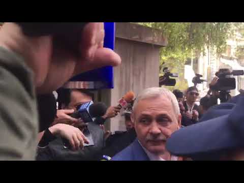 Mediafax 15 Aprilie - Dragnea a ieșit în aplauze și huiduieli de la ICCJ. Procesul a fost amânat