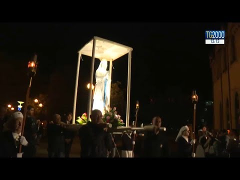 A Lourdes la processione Aux Flambeaux, voci e testimonianze