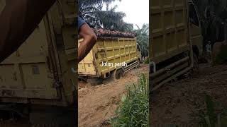 Download lagu jalan rusak parah mp3