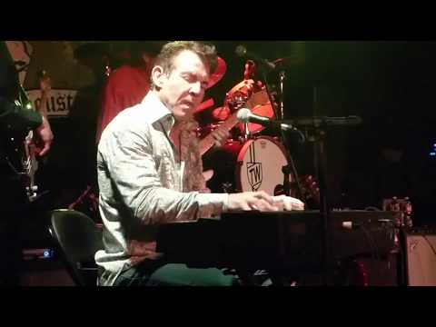 Dennis Quaid and the Sharks - Whole Lotta Shakin' Goin' On [Jerry Lee Lewis] (Houston 05.16.17) HD