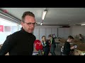 Basisschool Zevensprong druk bezig met spullen sorteren