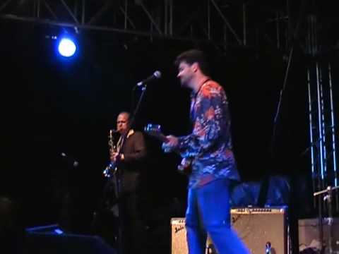 Tab Benoit  feat. Jimmy Carpenter   LRBC 2006  " I SMELL A RAT  "   Poolstage