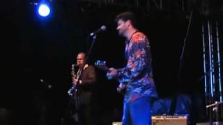 Tab Benoit  feat. Jimmy Carpenter   LRBC 2006  " I SMELL A RAT  "   Poolstage ( New Version )