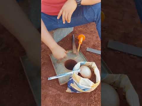 Ensaio de grau de compactação com frasco de areia.