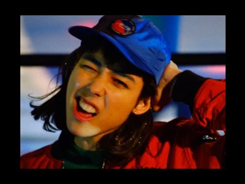 Maika Loubté – SKYDIVER (Official music video)