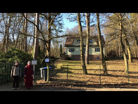 MN88: The Cloak - Bāhitika Sutta I Ayya Vimalanyani