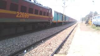 preview picture of video '12330 Sealah - Anand (T) Vihar West Bengal Sampark Kranti With GZB WAP-4 Skip Manauri Full Action!!!'