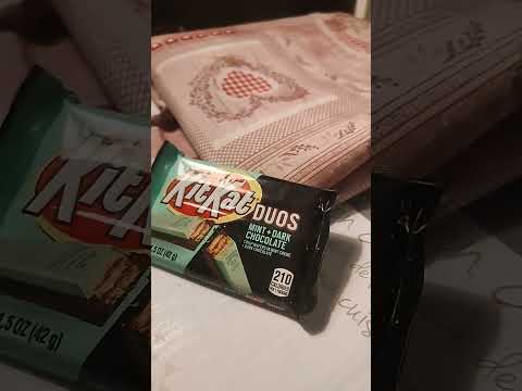 KitKat DUOS Mint + Dark Chocolate