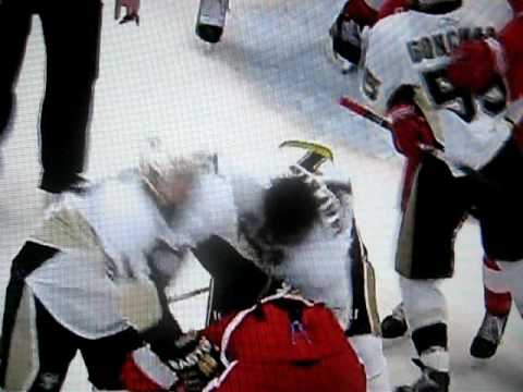 2009 Stanley Cup Finals Game 2: Detroit Red Wings vs. Pittsburgh Penguins: Zetterberg Malkin fight