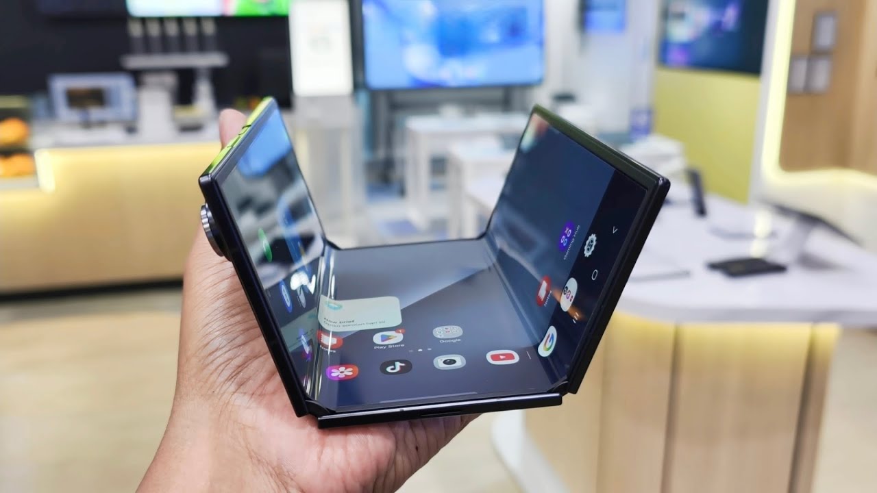 Hape + Tablet jadi satu | Hands-on Samsung Galaxy Z Tri Fold
