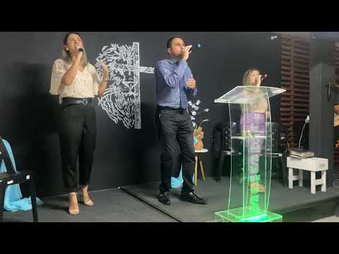 Até que ele venha/ Rendido estou/ Sou casa.