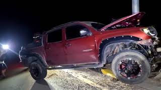 ករ  ណី  គ្រ   ោះ  ថ្នា   ក់  ចរាចរណ៍ រវាងរថយន្តជាមួយនឹងបង្គោលភ្លើង ប្រជាពលរដ្ឋស្នើសុំទៅដល់មន្ត្រីថ្ន