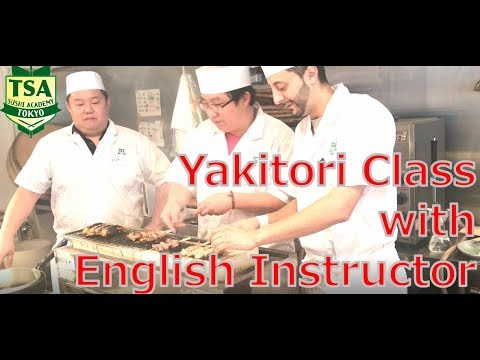 Aula de Yakitori com instrutor@tokyosushiacademyenglishcourse