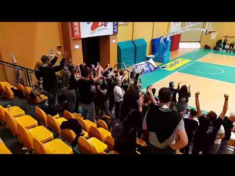 In una palestra  in un campo osticoBasket jesolo 64Dinamica dinamo gorizia 71(2)